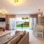 Villa Salty Breeze Beachfront