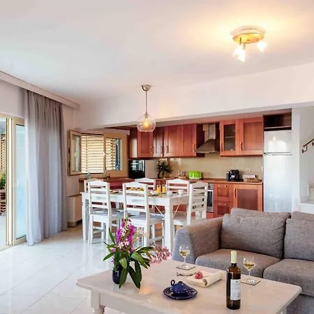 Villa Salty Breeze Beachfront