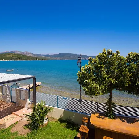 Villa Salty Breeze Beachfront