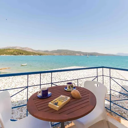 Villa Salty Breeze Beachfront