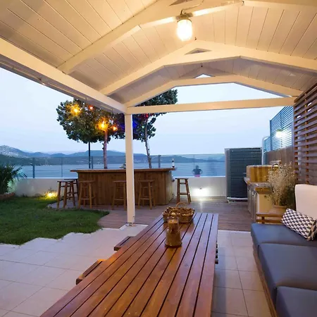 Salty Breeze Beachfront Villa *