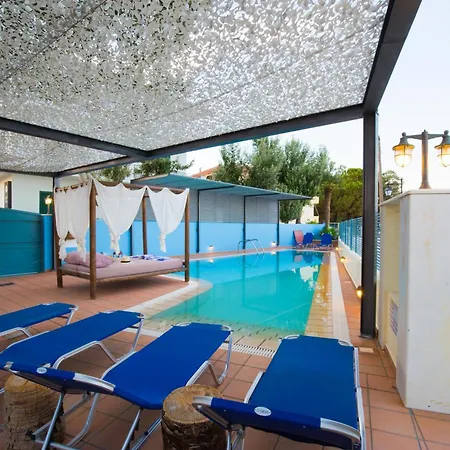 Villa Salty Breeze Beachfront