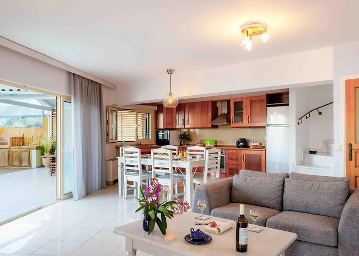 Villa Salty Breeze Beachfront