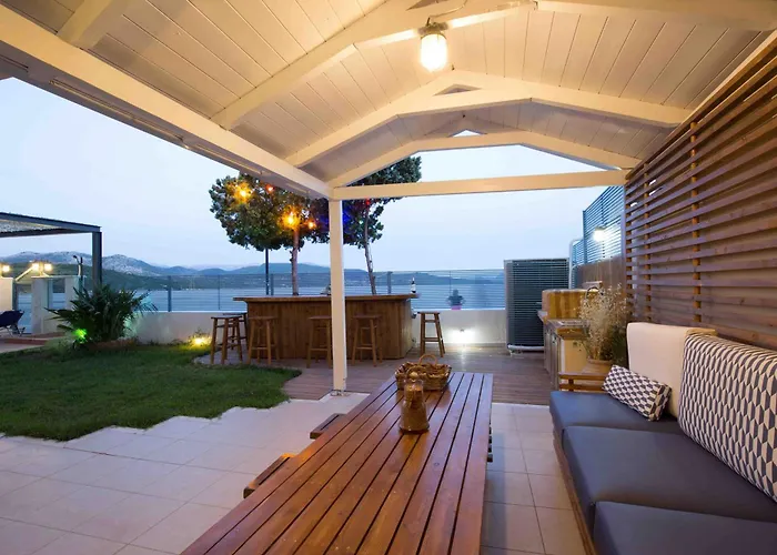 Salty Breeze Beachfront Villa *