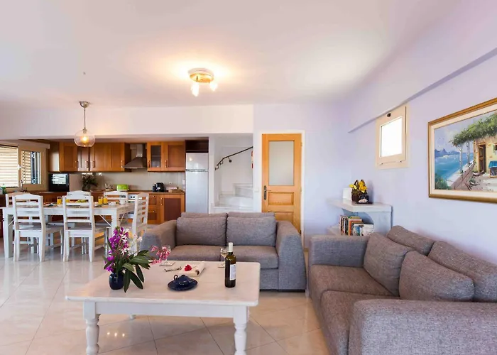 Salty Breeze Beachfront *