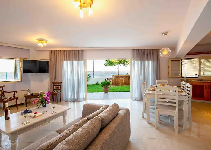 Villa Salty Breeze Beachfront